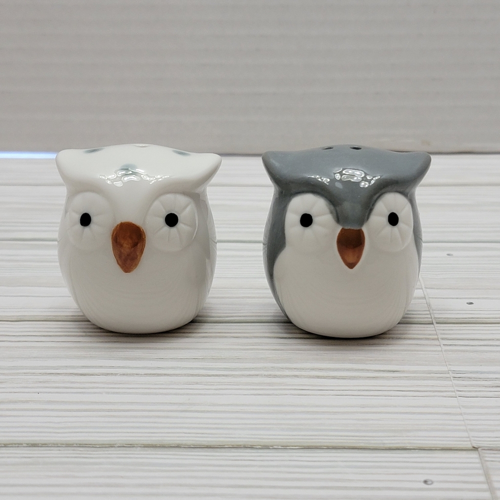Unbranded Owl Salt and Pepper Shakers White Gray Ceramic